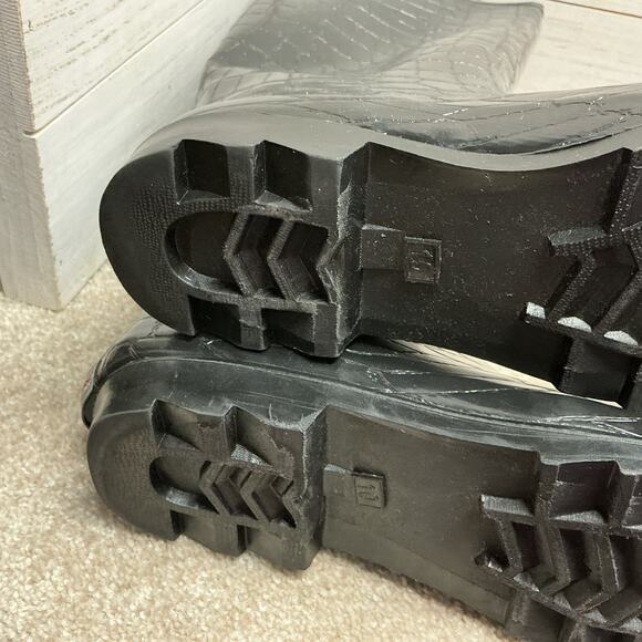 Chooka Signature Crocodilia Black Print Women Rain Boots Sz 10 Buckle Mid Calf - Picture 11 of 13